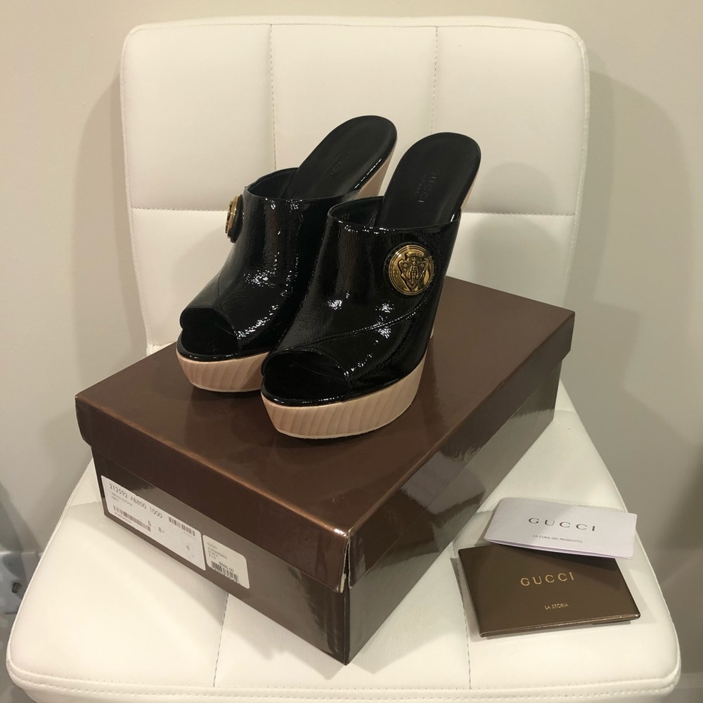gucci hysteria patent clogs